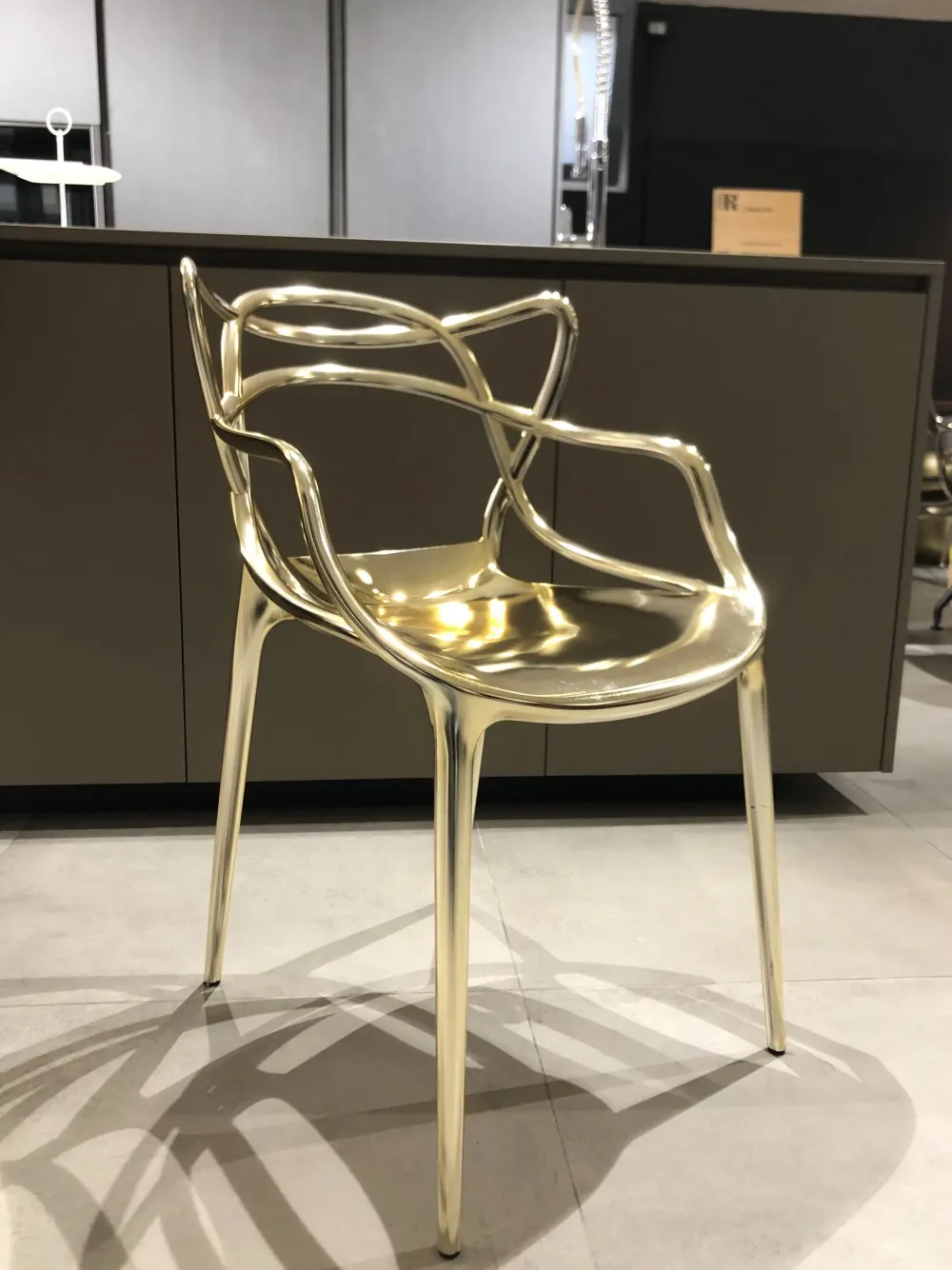 Outlet Sedia in plastica con braccioli Masters scontata Sedie