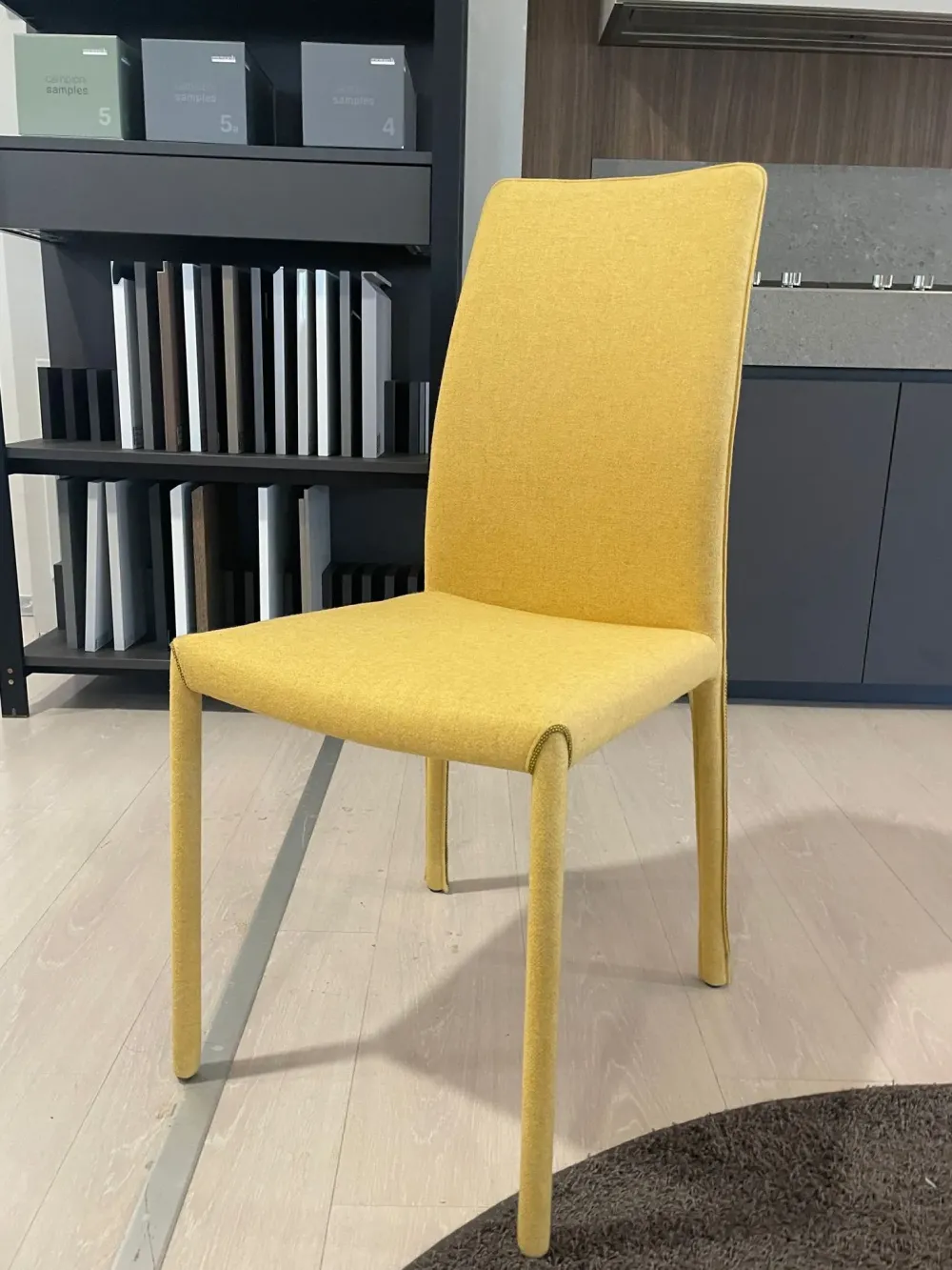 Sedia in tessuto con schienale alto Nuvola in offerta^MIDJ Sale