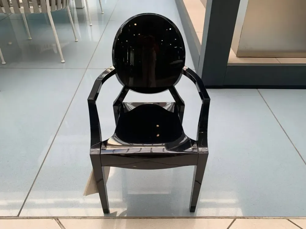 Sedia modello Lou lou ghost con braccioli di Sedie