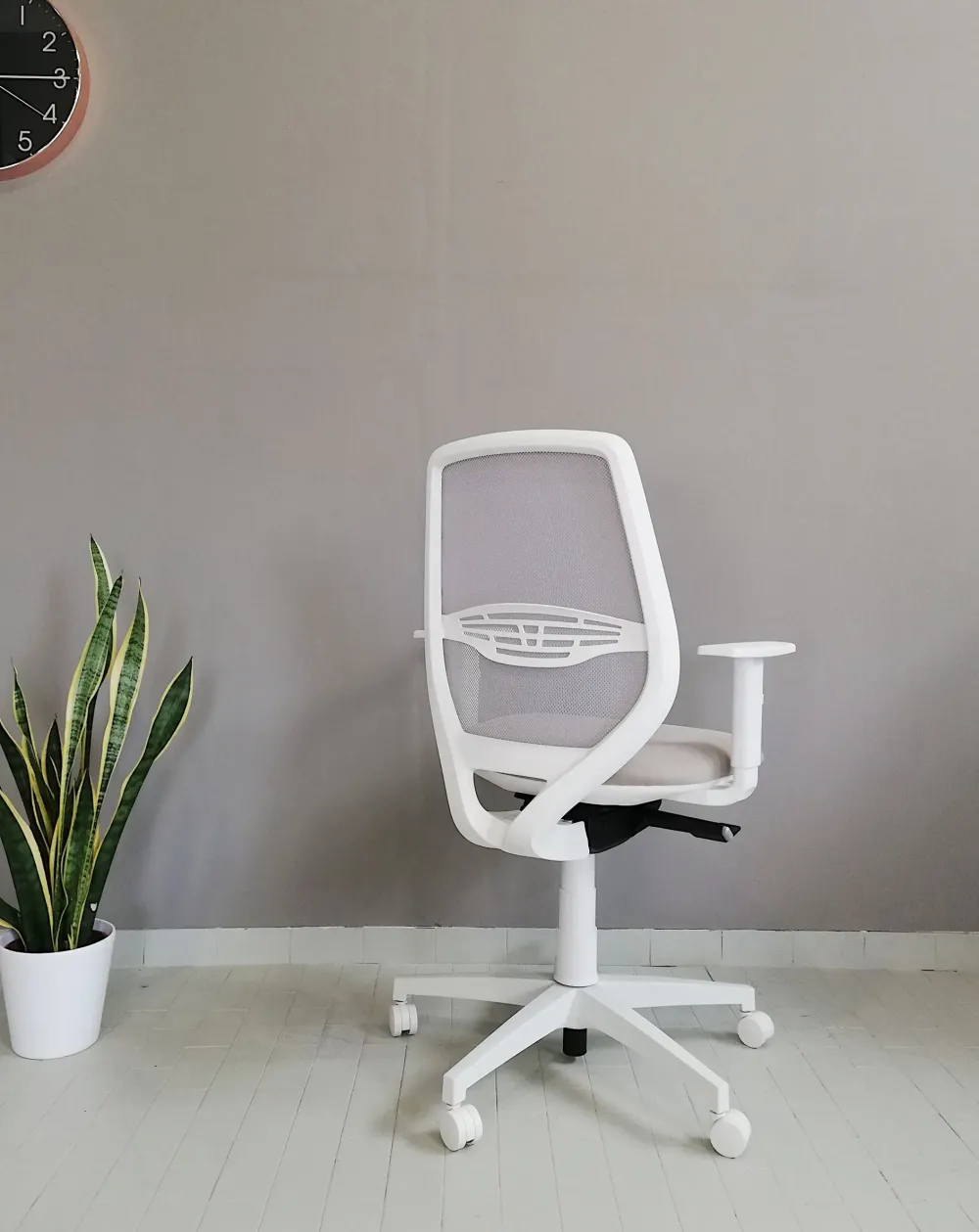 Sale Sedia operativa modello Cast rete full white in altro ad un prezzo davvero conveniente Arredo Ufficio