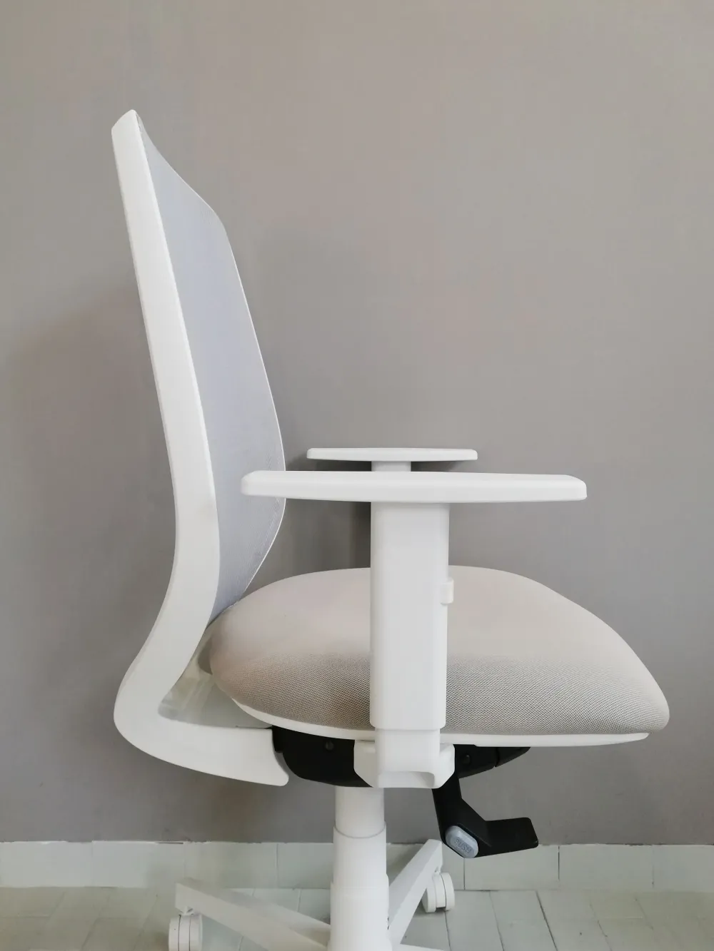 Sale Sedia operativa modello Cast rete full white in altro ad un prezzo davvero conveniente Arredo Ufficio