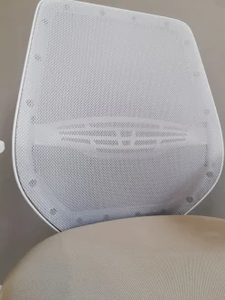 Sale Sedia operativa modello Cast rete full white in altro ad un prezzo davvero conveniente Arredo Ufficio