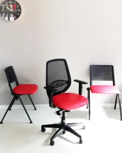 Outlet Sedia operativa modello Cast rete + 2 sedie attesa in ecopelle ad un prezzo speciale Arredo Ufficio