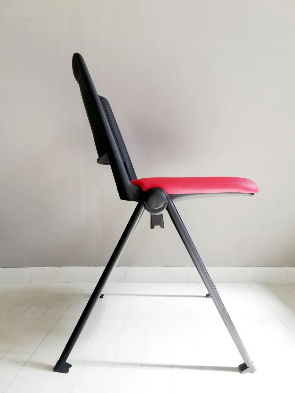 Outlet Sedia operativa modello Cast rete + 2 sedie attesa in ecopelle ad un prezzo speciale Arredo Ufficio