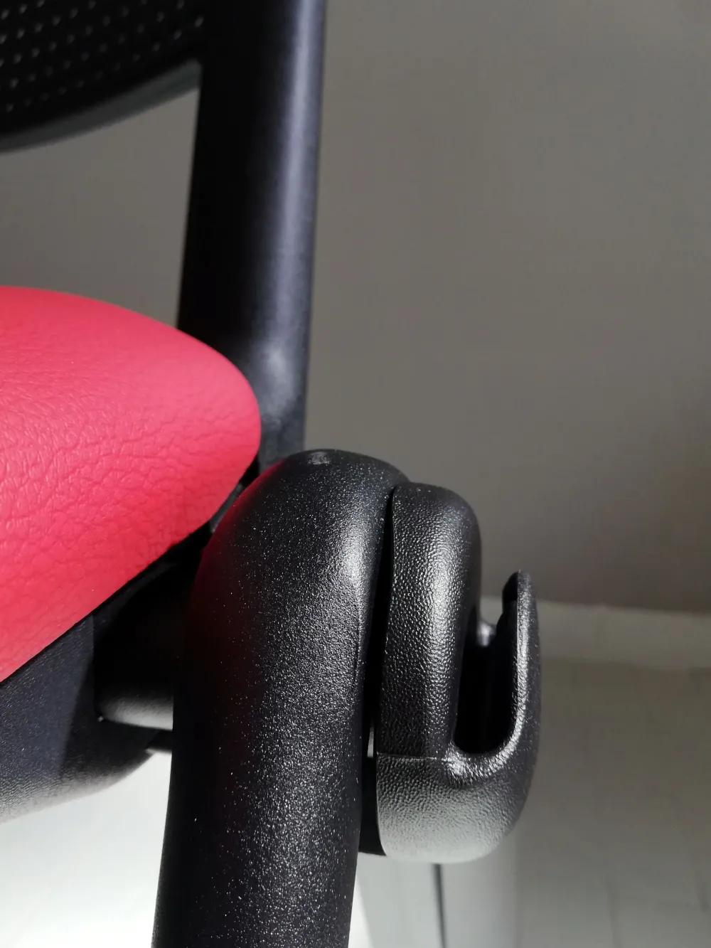 Outlet Sedia operativa modello Cast rete + 2 sedie attesa in ecopelle ad un prezzo speciale Arredo Ufficio