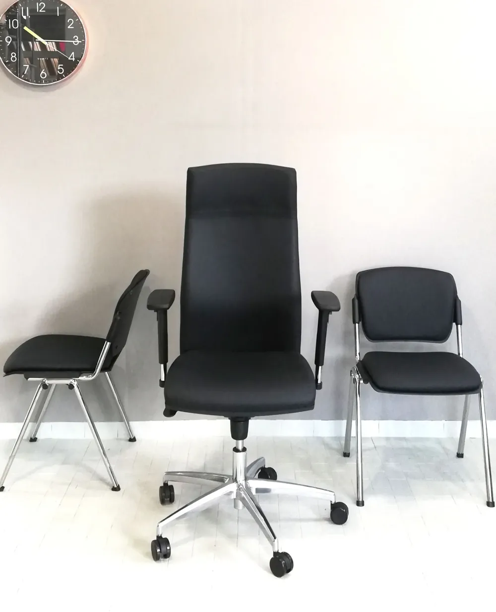 Sedia operativa modello Direzionale sky + 2 sedie attesa in ecopelle ad un prezzo esclusivo^Collezione esclusiva Clearance