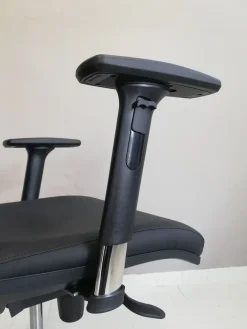 Sedia operativa modello Direzionale sky + 2 sedie attesa in ecopelle ad un prezzo esclusivo^Collezione esclusiva Clearance