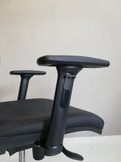 Sedia operativa modello Direzionale sky + 2 sedie attesa in ecopelle ad un prezzo esclusivo^Collezione esclusiva Clearance