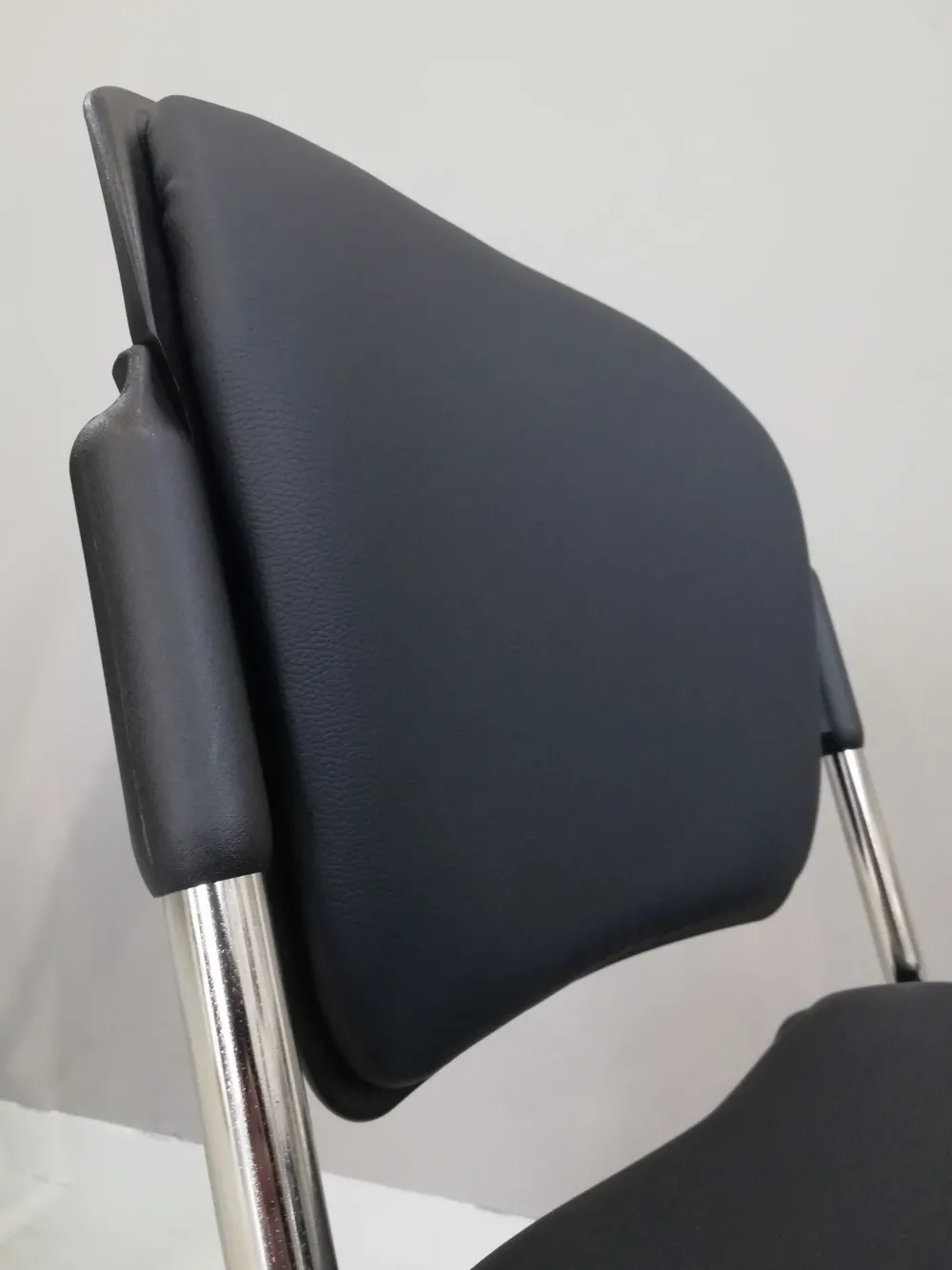 Sedia operativa modello Direzionale sky + 2 sedie attesa in ecopelle ad un prezzo esclusivo^Collezione esclusiva Clearance