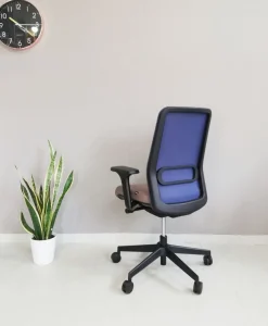 Las Mobili Sedia operativa modello Essai rete - rivestimento tessuto in altro ad un prezzo esclusivo- Arredo Ufficio