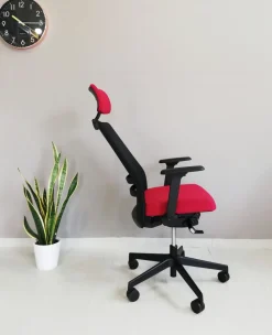 Las Mobili Sedia operativa modello Rassegna rete con poggiatesta in altro ad un prezzo davvero conveniente- Arredo Ufficio