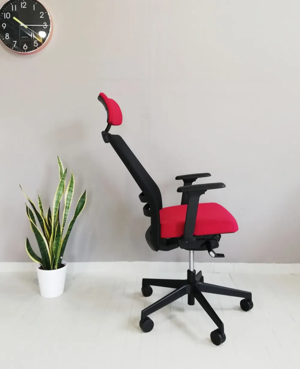 Las Mobili Sedia operativa modello Rassegna rete con poggiatesta in altro ad un prezzo davvero conveniente- Arredo Ufficio