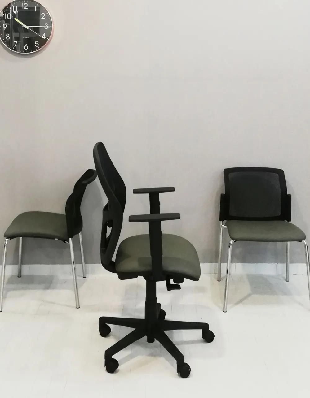 Sedia operativa modello Sistema rete + 2 sedie in ecopelle ad un prezzo speciale^Las Mobili Hot