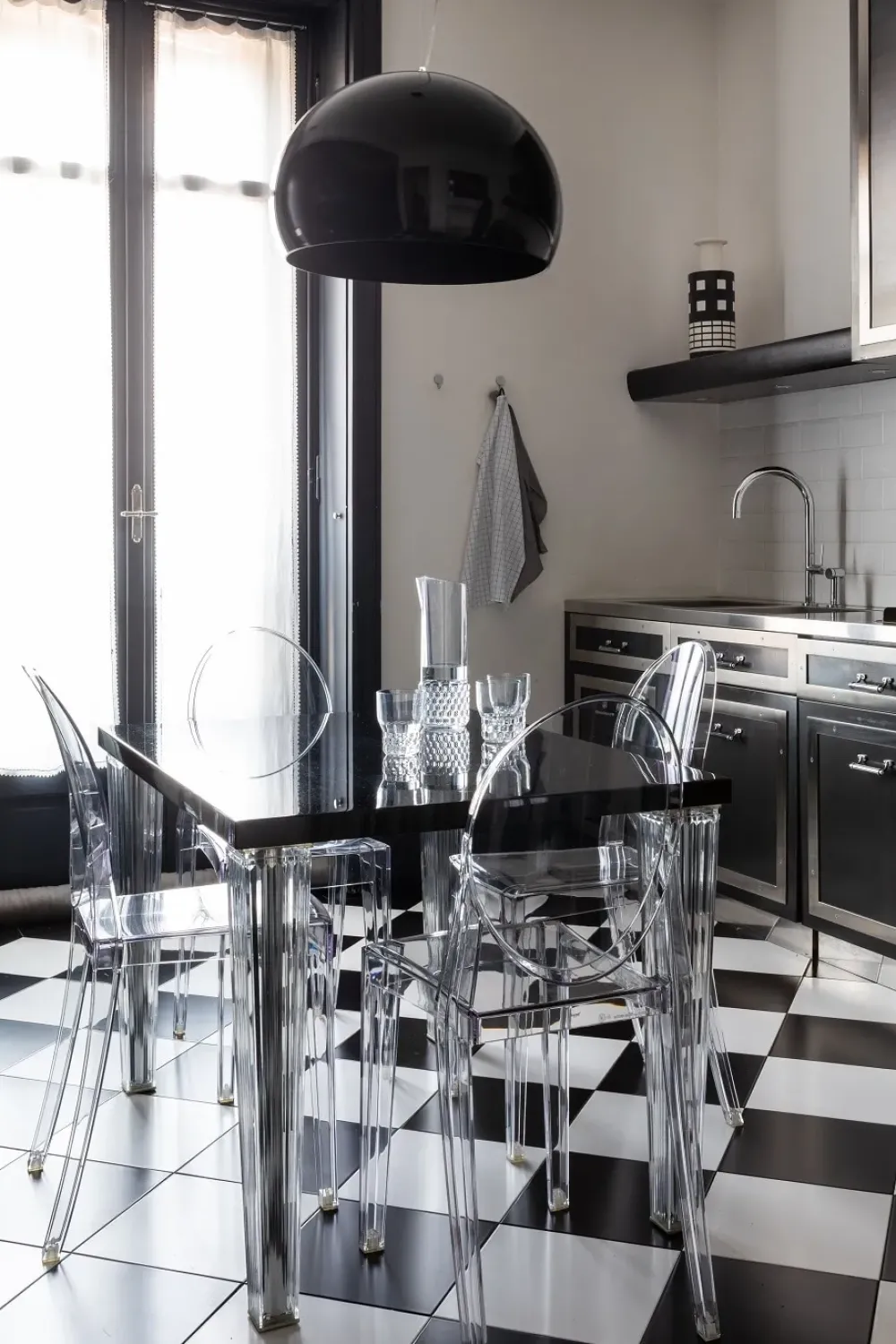 New Sedia senza braccioli modello Victoria ghost a prezzo riservato Sedie