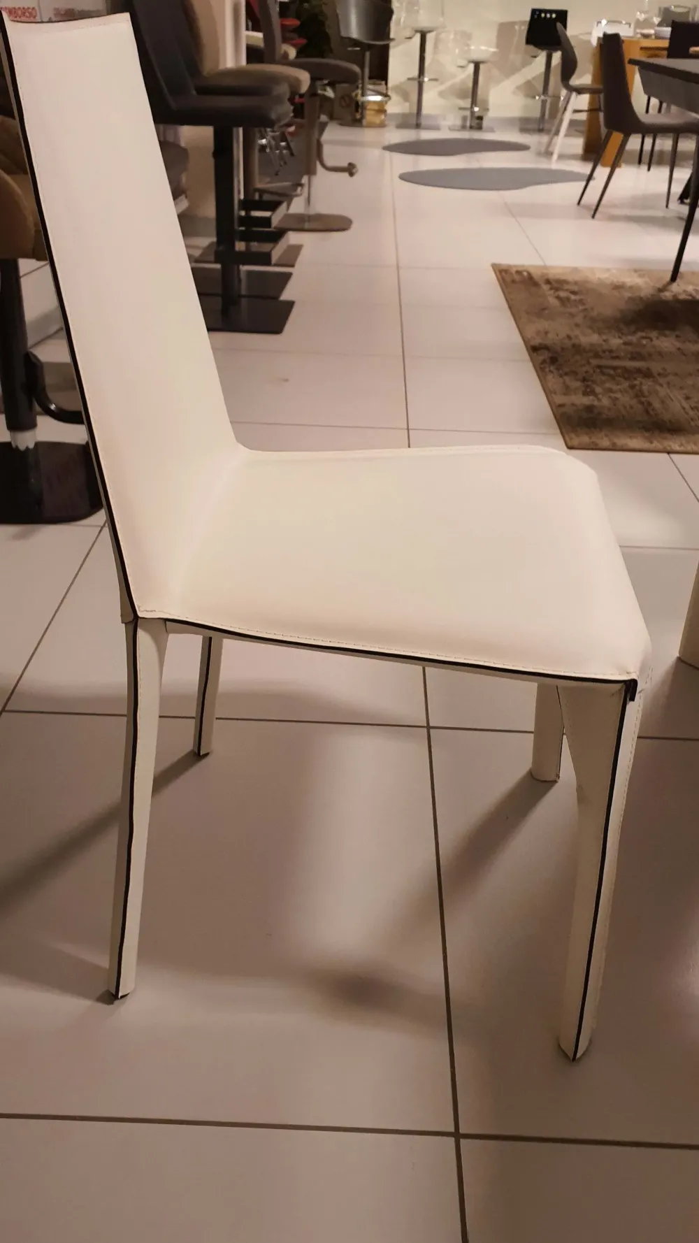 Sedia senza braccioli Pagoda bianca di a prezzo ribassato^Ozzio Outlet