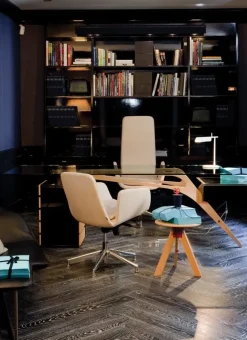 Discount Sgabello con base centrale Giotto a prezzi convenienti Sgabelli