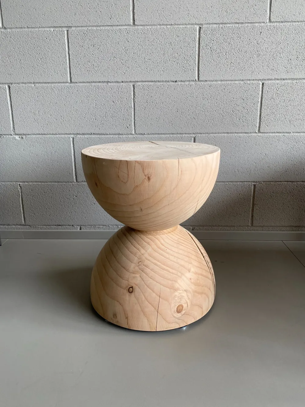 Hot Sgabello con base centrale Clessidra con forte sconto Sgabelli