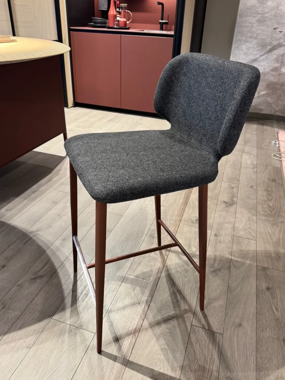 Sgabello da soggiorno Wrap a prezzo scontato^MIDJ New