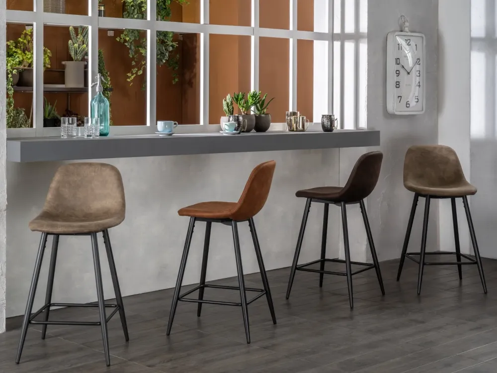 Clearance Sgabello modello Brigitte SCONTATO a PREZZI OUTLET Sgabelli