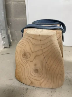 Riva 1920 Sgabello Mondana con base centrale a prezzo scontato- Sgabelli