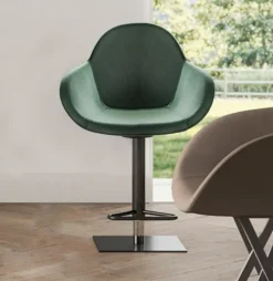 Sgabello regolabile in altezza Vasco a prezzo ribassato Sgabelli