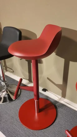 Sgabello senza braccioli Tulij   a prezzo scontato Sgabelli