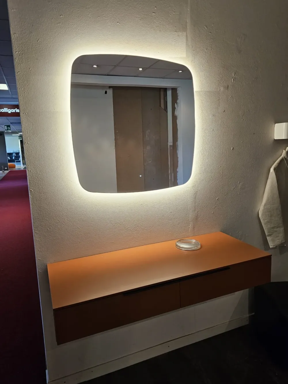 Specchiera modello Riflesso di con forte sconto^Adok Hot