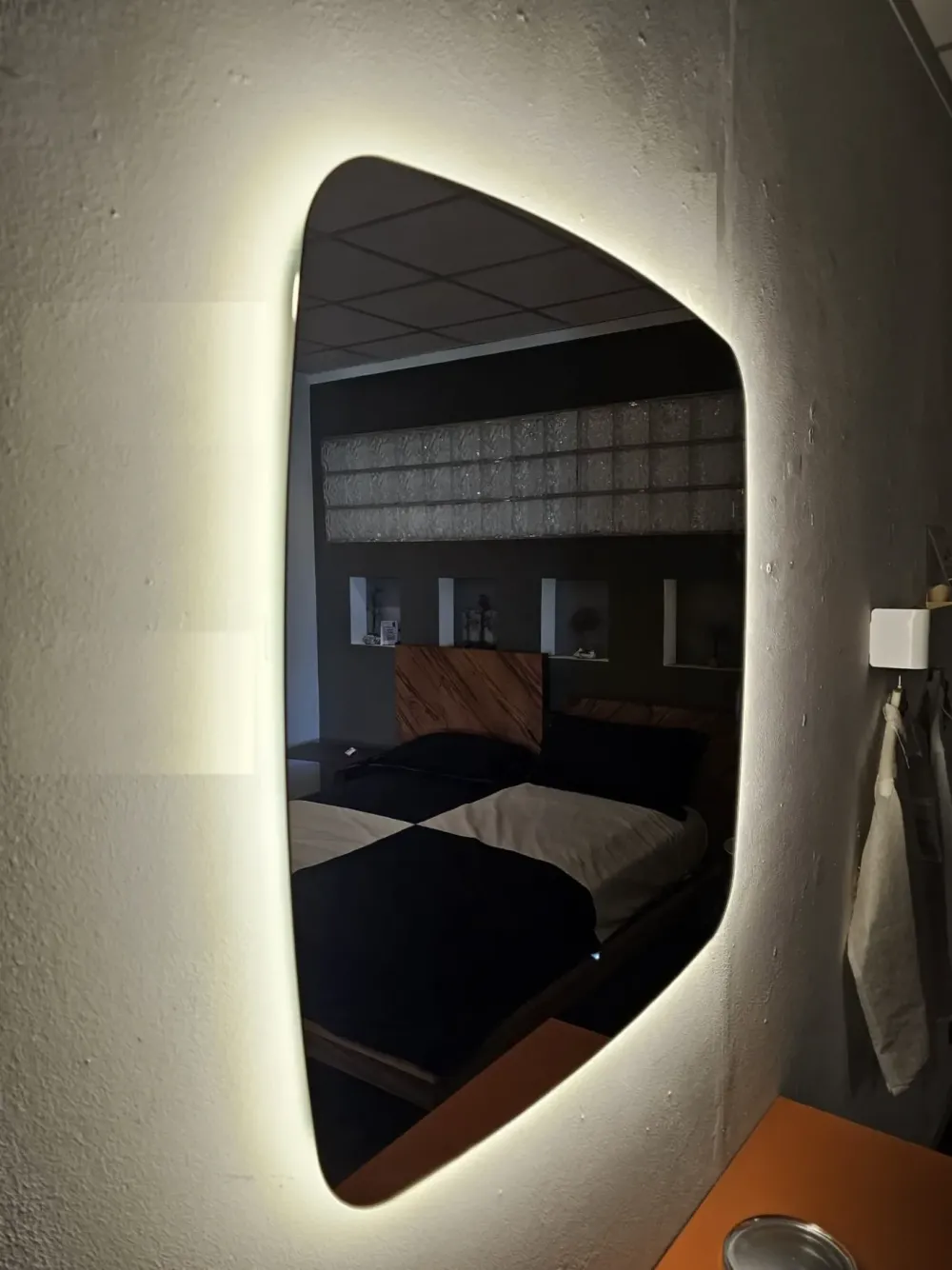 Specchiera modello Riflesso di con forte sconto^Adok Hot