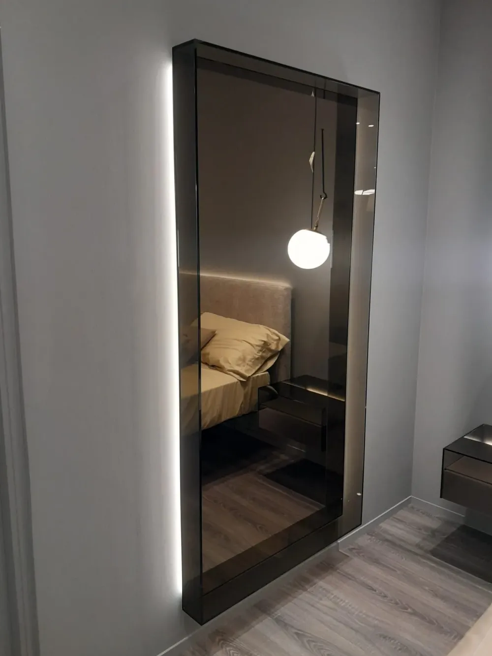 Lago Specchio Glass di a prezzi davvero convenienti- Specchiere