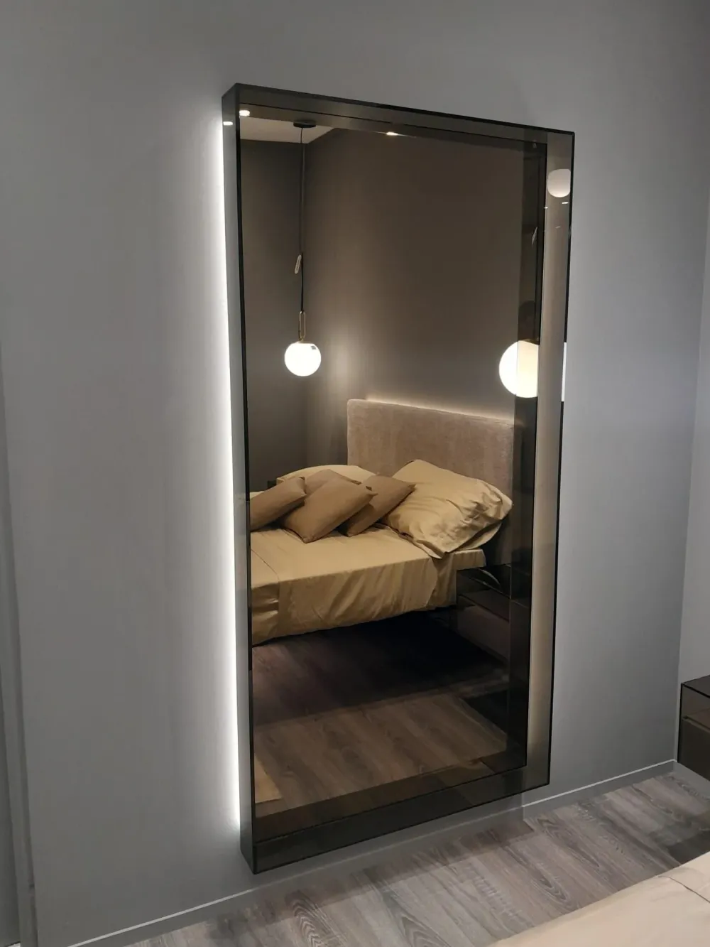 Lago Specchio Glass di a prezzi davvero convenienti- Specchiere