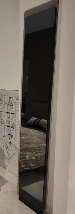 Hot Specchio moderna Hide di in Offerta Outlet Specchiere