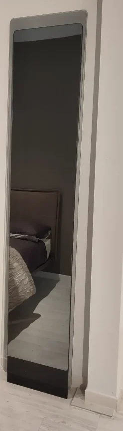 Hot Specchio moderna Hide di in Offerta Outlet Specchiere