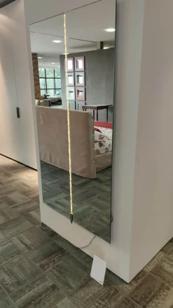 Artigianale Specchio moderno Figaro in OFFERTA OUTLET! Un tocco di modernità per la tua casa.- Specchiere