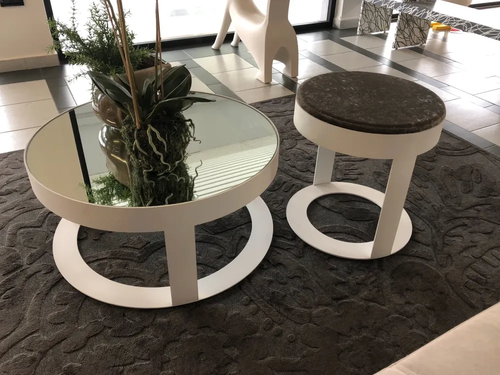 Frigerio Tavolino Coppia tavolino + pouf otis in laccato opaco sconto del 62%- Tavolini