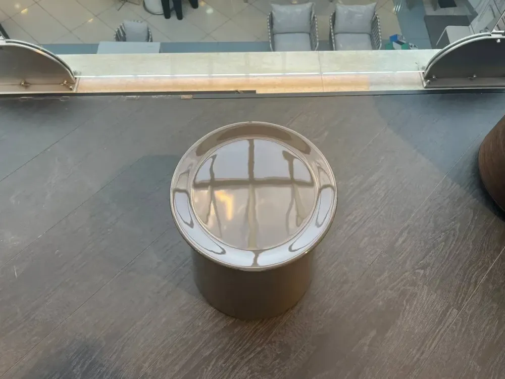 Tavolino Dama della firma con forte sconto - 35%^Poliform New