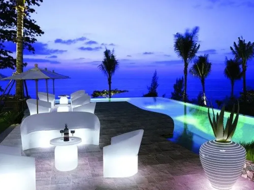 Tavolino design Juju di a prezzo scontato^Serralunga