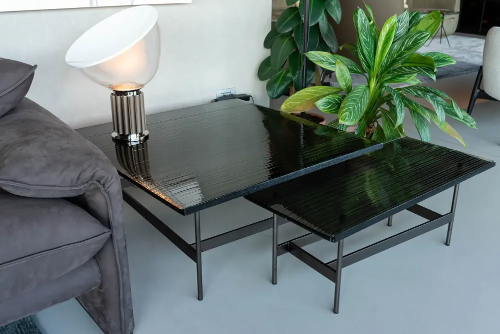 Tavolino design Waves di a prezzo scontato Tavolini