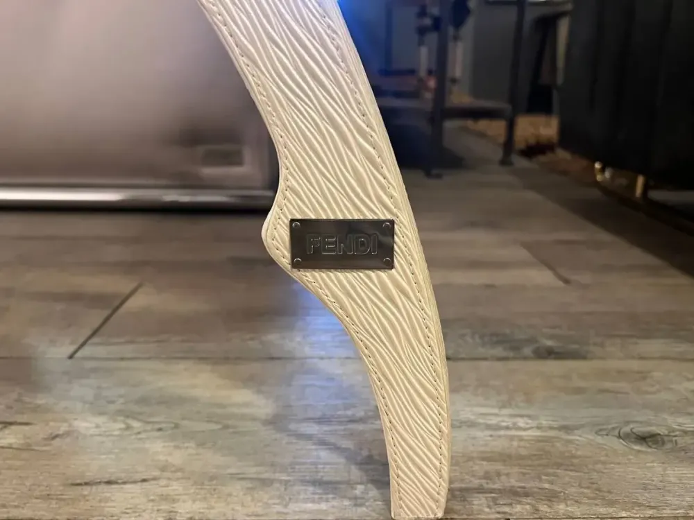 Tavolino modello Con piano in OFFERTA OUTLET^Fendi casa Sale