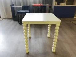 Sale Tavolino Gambe intarsiate dell'azienda con forte sconto Tavolini