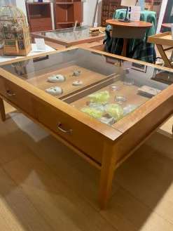 Tavolino modello Espositore di a prezzo scontato^Artigianale