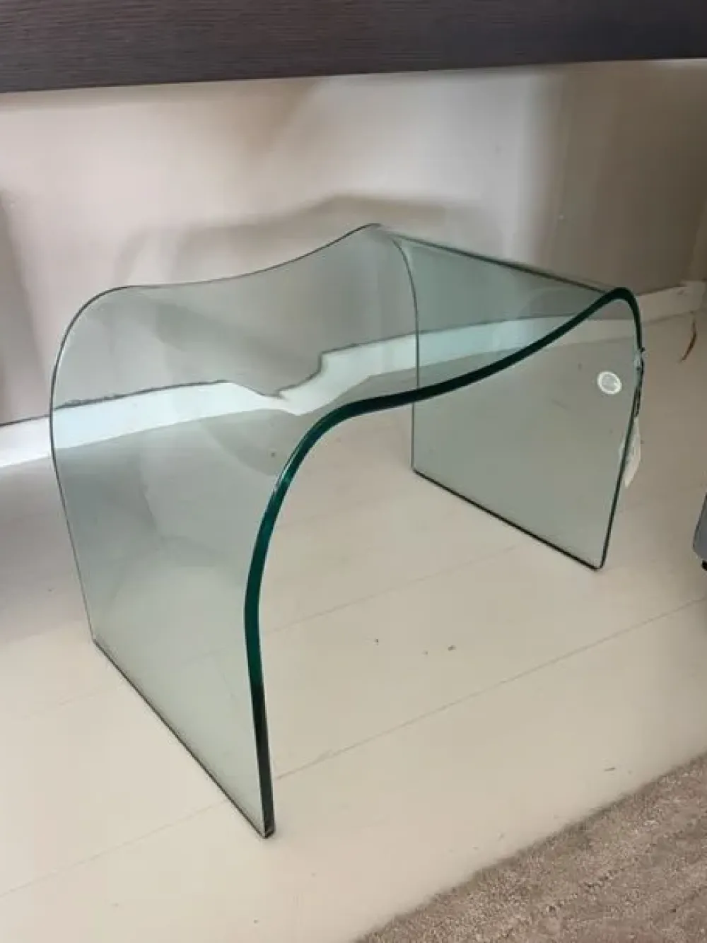 Tavolino moderno Onda pouf di a prezzo ribassato^Fiam New