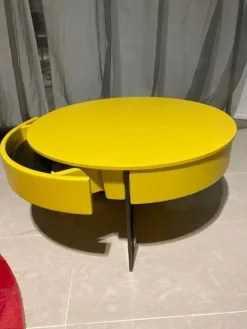 Sale Tavolino moderno Sign di a prezzo ribassato Tavolini