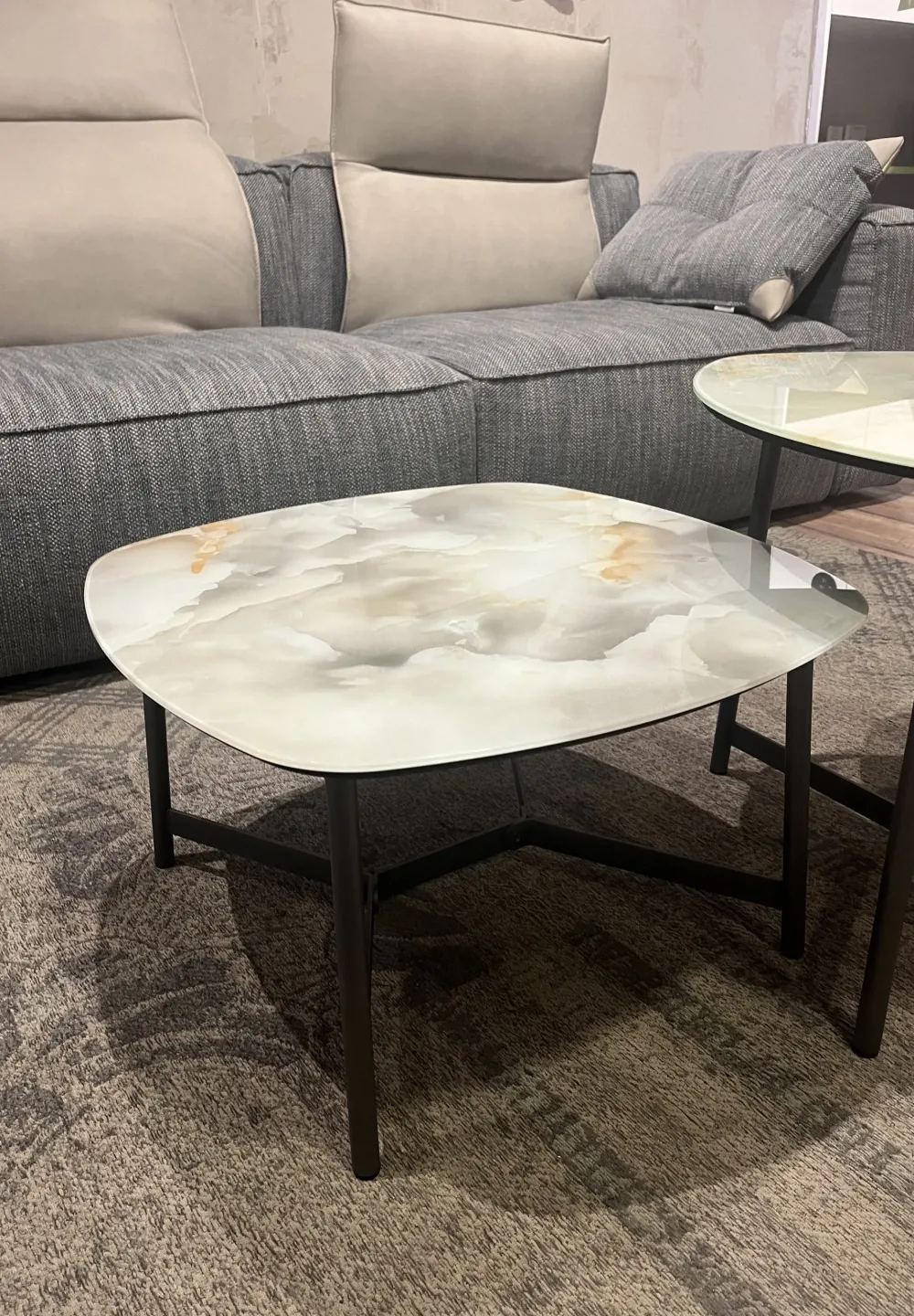 Tavolino moderno Tavolino quadrato stondato di a prezzo scontato^Maconi Clearance