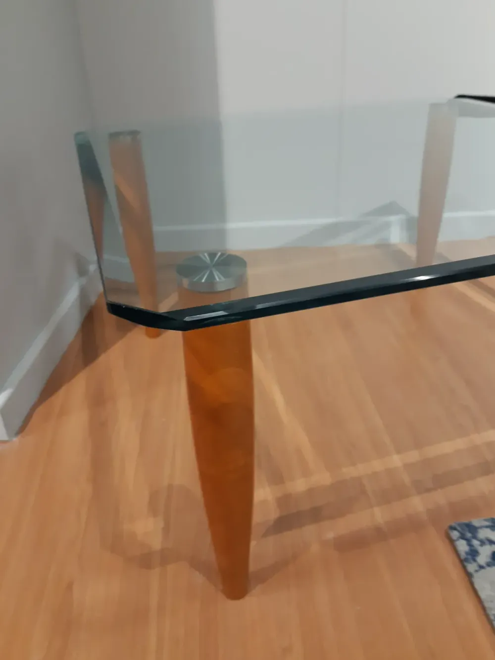 Tavolino Tavolino cristallo noce quadrato della firma con forte sconto - 43%^La Vetreria Online