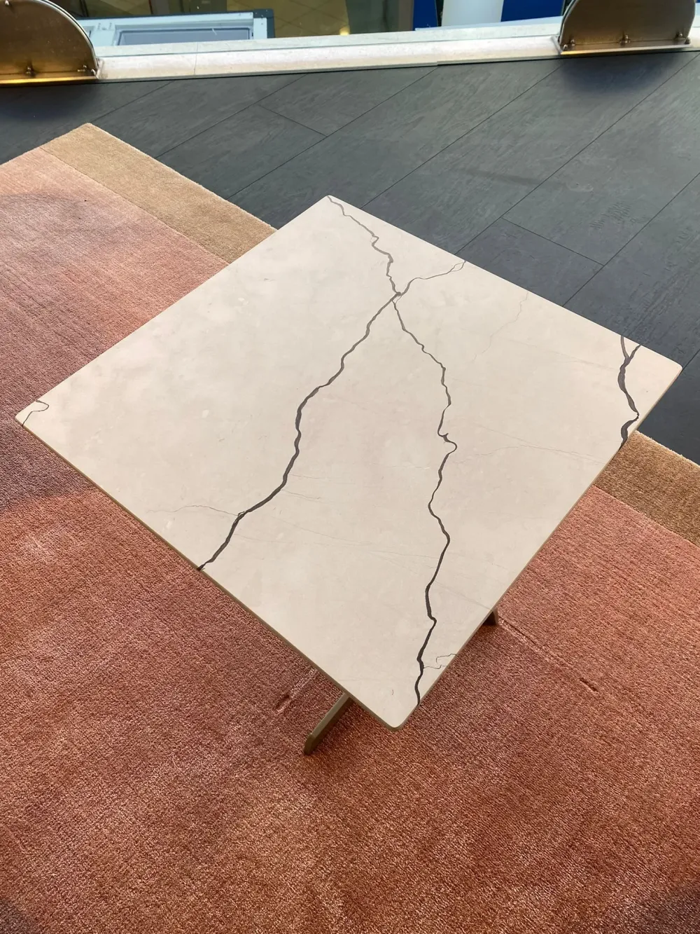 Poliform Tavolino Westside del marchio a prezzi outlet - 40%- Tavolini