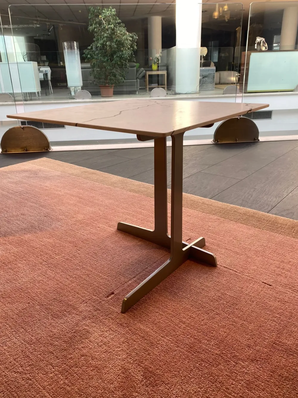 Poliform Tavolino Westside del marchio a prezzi outlet - 40%- Tavolini