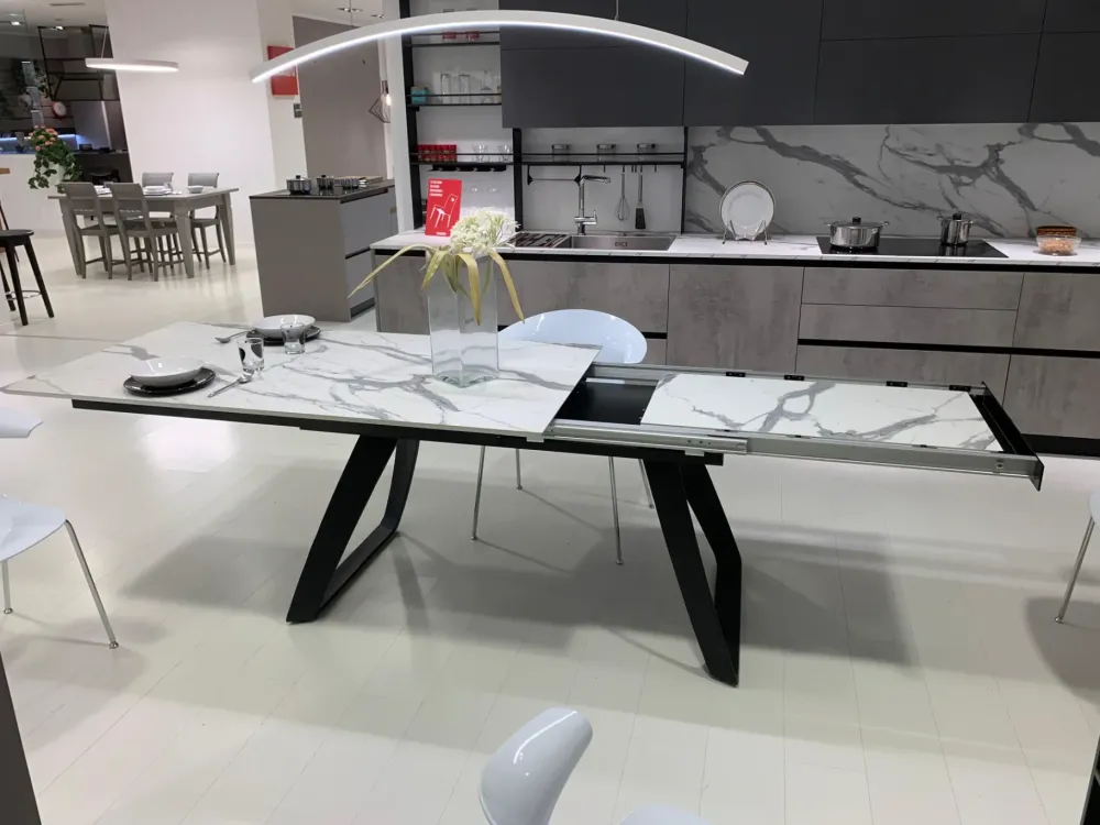 Tavolo Barret a prezzo ribassato^Stones Clearance