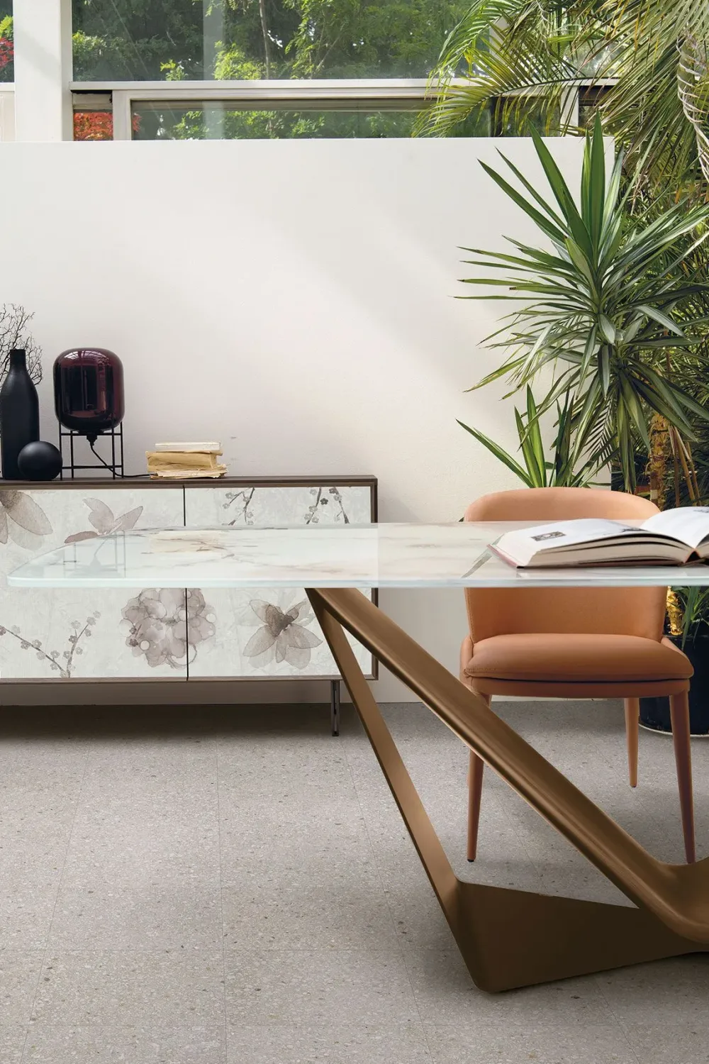 Target Point Tavolo con piano in altri materiali sagomato di a PREZZO OUTLET- Tavoli