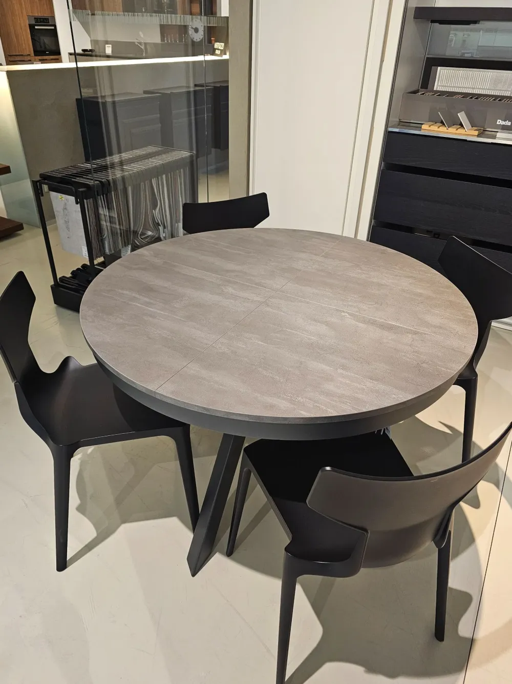 Tavolo con piano in laminato rotondo di a PREZZO OUTLET^Easyline Clearance