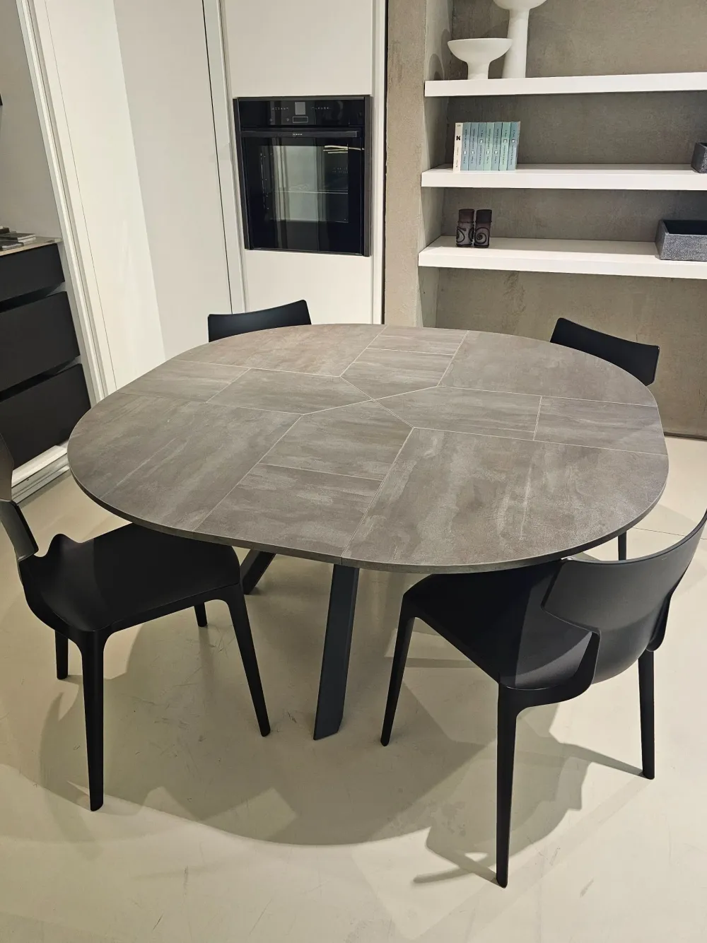 Tavolo con piano in laminato rotondo di a PREZZO OUTLET^Easyline Clearance